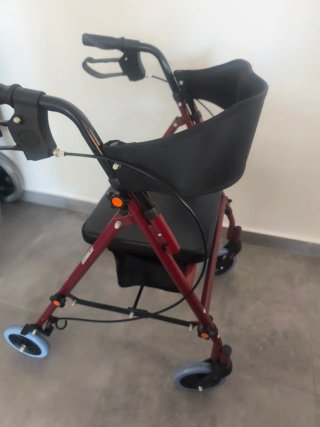 Andador Rollator con Asiento y Frenos