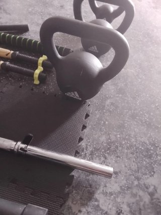 Equipo de gimnasio en casa