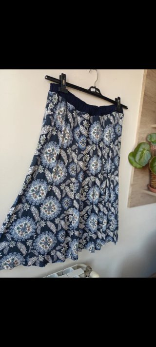 Falda larga estampada floral tonos azules