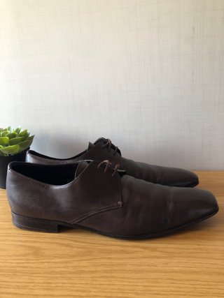 Zapatos de vestir clásicos Prada marrones