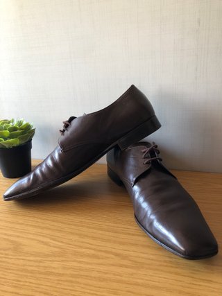 Zapatos de vestir clásicos Prada marrones
