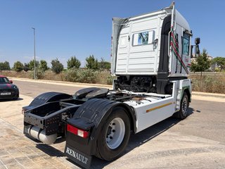 TRACTORA RENAULT MAGNUM 520DXI AÑO 2013