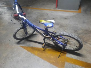 Bicicleta niño Colver 200 Rider color azul y casco