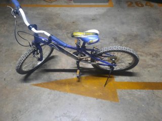 Bicicleta niño Colver 200 Rider color azul y casco