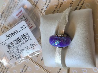 Pandora Charm Opalescente Morado