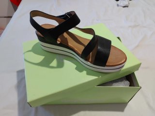 Sandalias negras de cuña