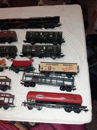 Lotto 12 pezzi: Carri e carrozze ferroviarie