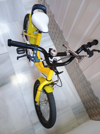 Bicicleta infantil amarilla