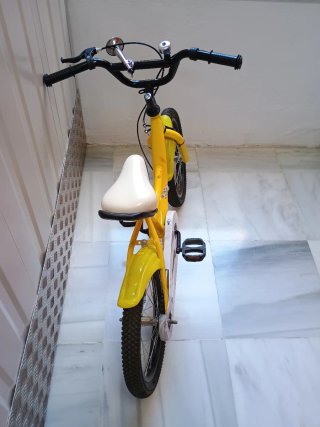 Bicicleta infantil amarilla