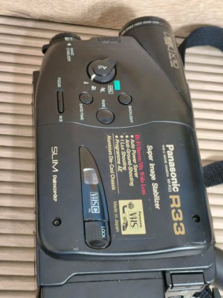 Videocámara Panasonic R33 VHS-C Slim