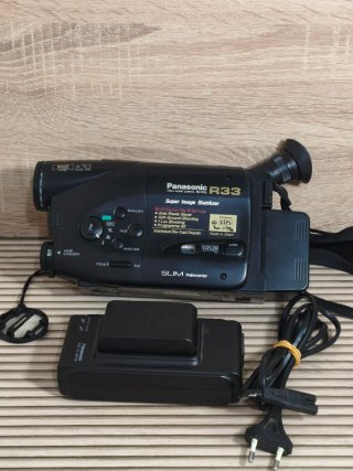 Videocámara Panasonic R33 VHS-C Slim