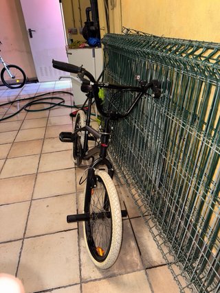 Bicicleta BMX Negra