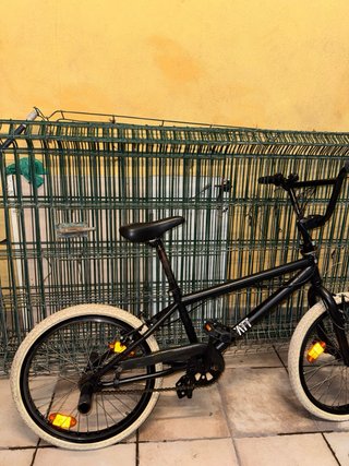 Bicicleta BMX Negra