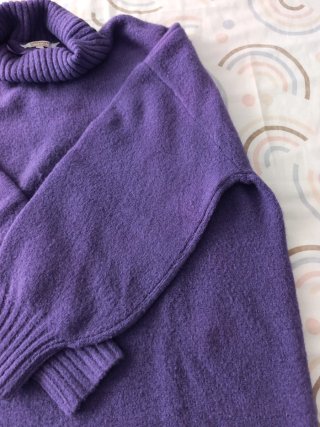 Jersey cuello alto morado talla L