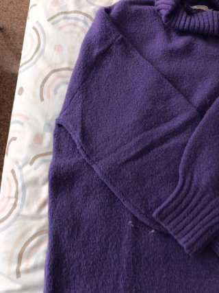Jersey cuello alto morado talla L
