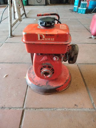 Bomba de agua a gasolina