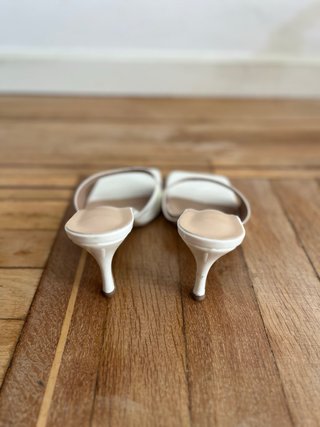 Sandalias de tacón blancas
