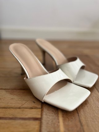 Sandalias de tacón blancas