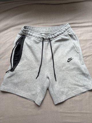 Pantalón corto Nike Tech Gris