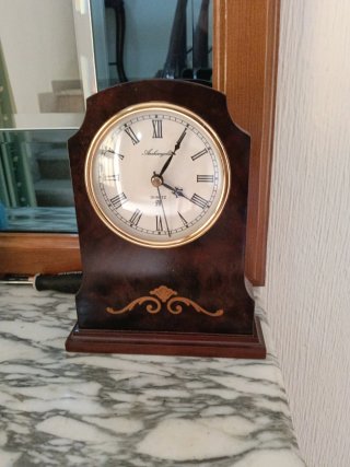 Reloj de sobremesa de madera