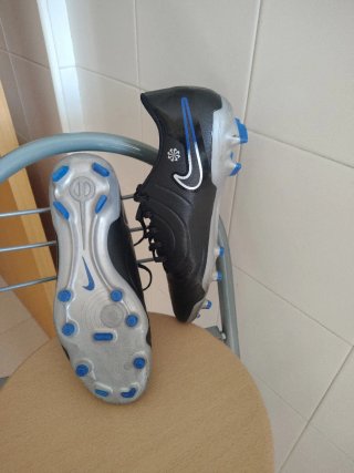 Zapatos de fútbol Nike negros