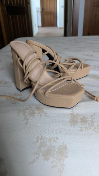Tacones sandalias beige atados