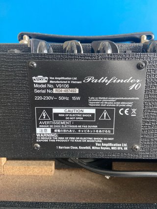 Guitarra Schecter SGR + Amplificador Vox Pathfinde