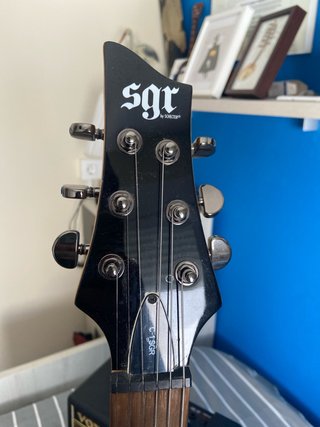 Guitarra Schecter SGR + Amplificador Vox Pathfinde