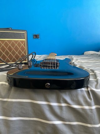 Guitarra Schecter SGR + Amplificador Vox Pathfinde