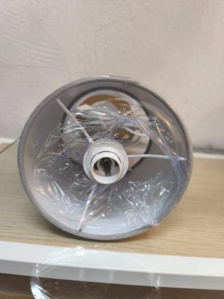 Lámpara de mesa gris tela y madera