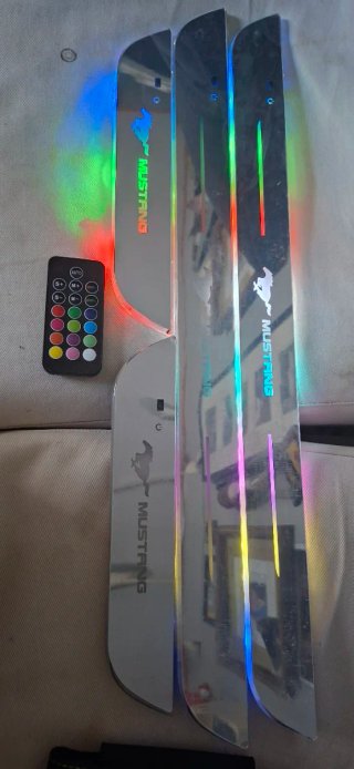 Estriberas Mustang LED RGB