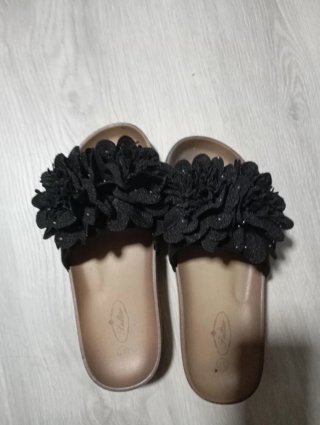 Zapatillas verano mujer flores no son de marca