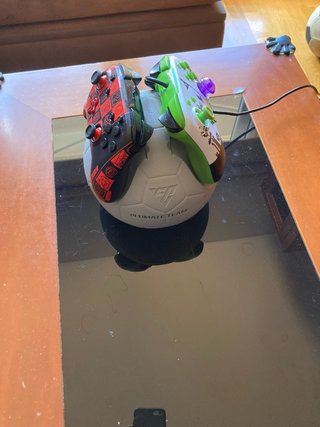 Soporte para mandos PS5 estilo balón de fútbol