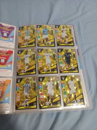 Álbum LALIGA ADRENALYN XL 2023/24 casi completo