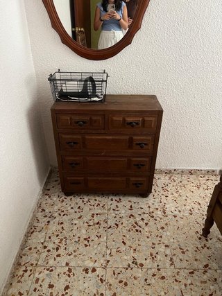 Cómoda de madera marrón