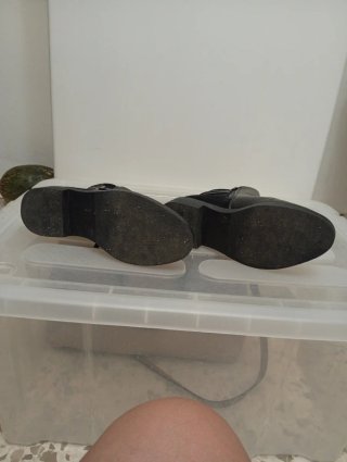 Botines negros con hebillas