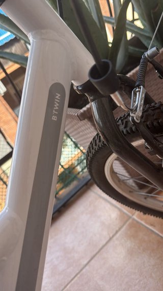Bicicleta blanca de niños