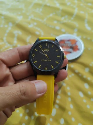 Reloj COLHOUR Negro y Amarillo Nuevo