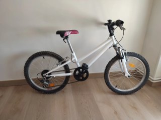Bicicleta infantil blanca