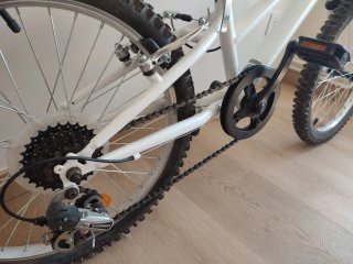 Bicicleta infantil blanca