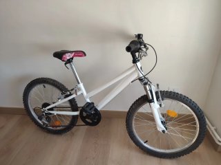 Bicicleta infantil blanca