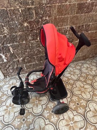 Triciclo infantil rojo y negro