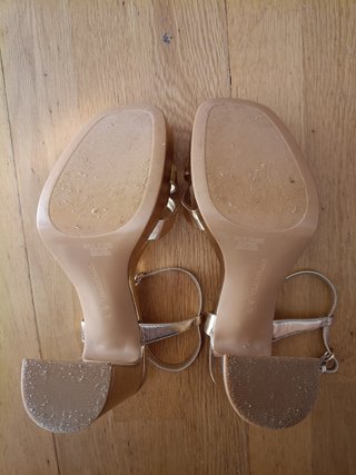 Sandalias doradas plataforma Stradivarius T38