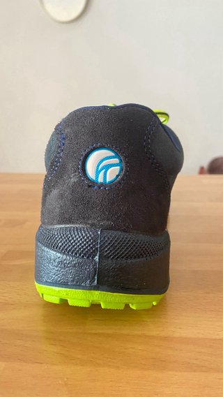 Zapatos de seguridad nuevos
