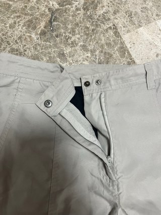 Pantalón de montaña y trekking gris claro