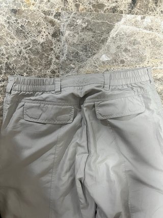 Pantalón de montaña y trekking gris claro