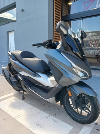 Honda Forza 350 Maxi Scooter