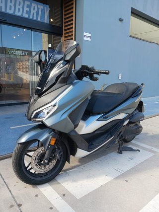 Honda Forza 350 Maxi Scooter