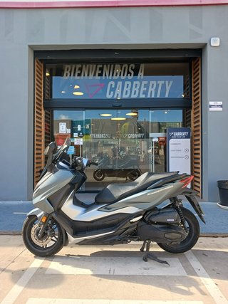 Honda Forza 350 Maxi Scooter