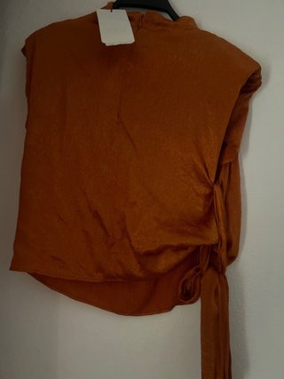Blusa Zara naranja satinada con lazada